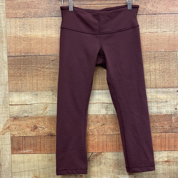 Lululemon Wunder Under Crops size 6 - Picture 3 of 6